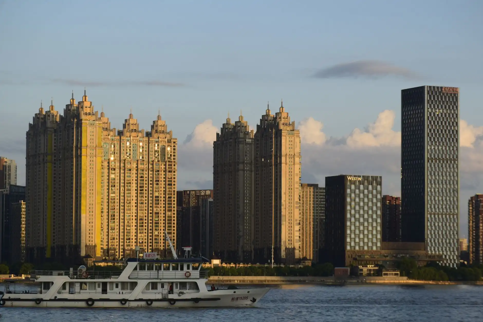 频耀凹陷修复技术对比传统钣金喷漆的三大优势