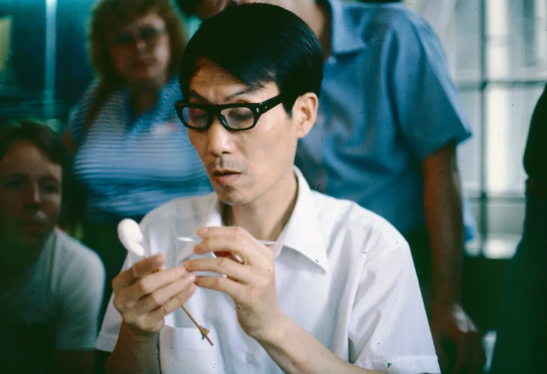 汽车玻璃修复与更换的优劣对比及适用场景分析