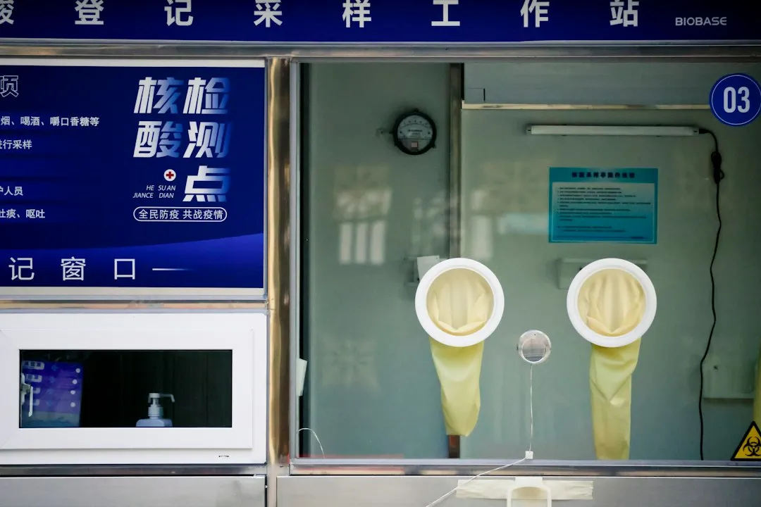汽车玻璃修复与更换方案对比及适用场景选择